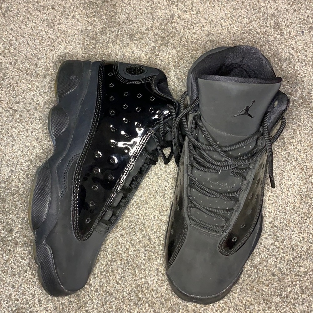 Cap and Gown Jordan 13 size 7Y😍